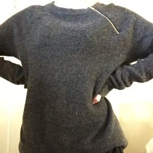 Abercrombie & Fitch grey sweater